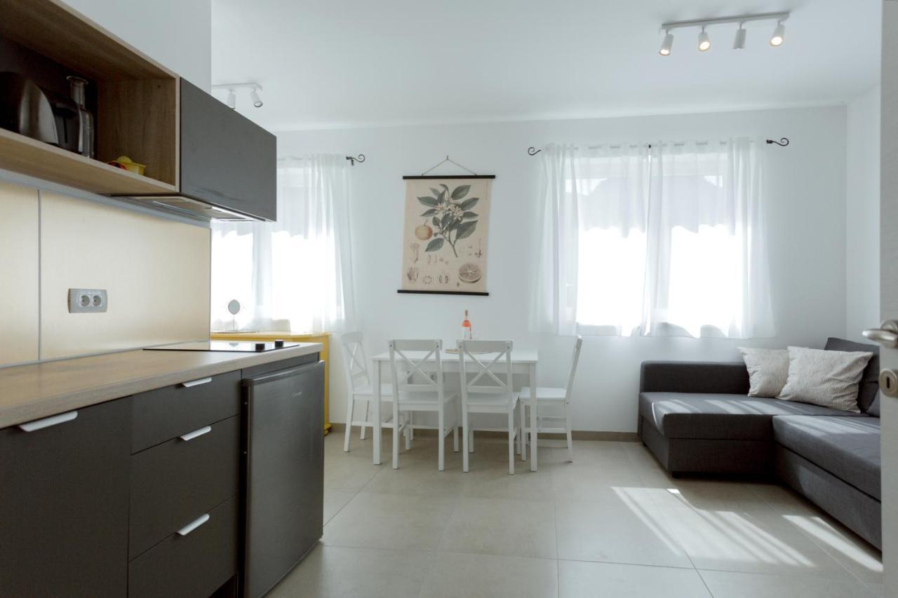 Apartments Ivica Омиш Экстерьер фото