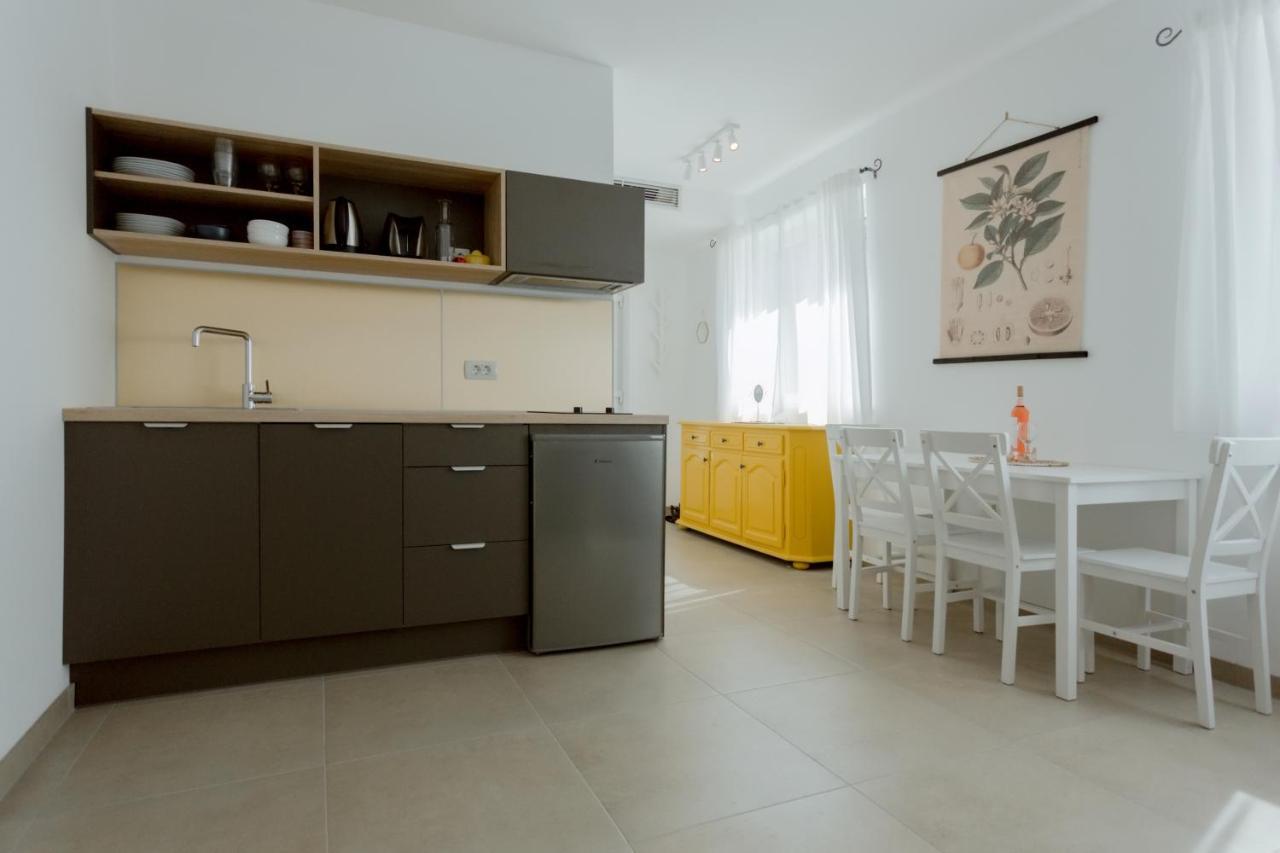 Apartments Ivica Омиш Экстерьер фото